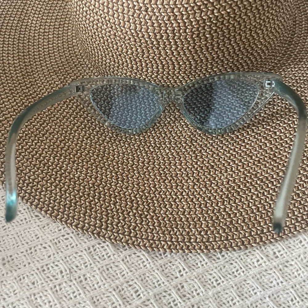 Stylish Blue-Tinted Cat Eye Glasses - Picture 5 of 7